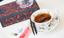Lade das Bild in den Galerie-Viewer, Bio Rooibos Tee Vanille - "Käpt'n Rotbart" - 40 g (20 x 2 g)
