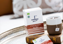 Lade das Bild in den Galerie-Viewer, Bio Assam Schwarzer Tee - "Moin Moin" - 60 g (20 x 3 g)
